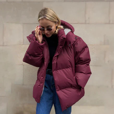 Women's Oversized Puffer Jacket - Quilted Water-Resistant Hooded Design - WinterEase Wine Red